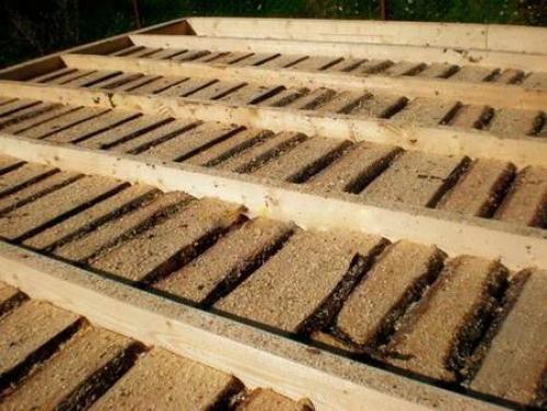 Самый дешевый черновой пол.