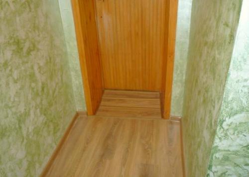 Как переделать декоративную штукатурку под обои. Гладкая декоративная штукатурка