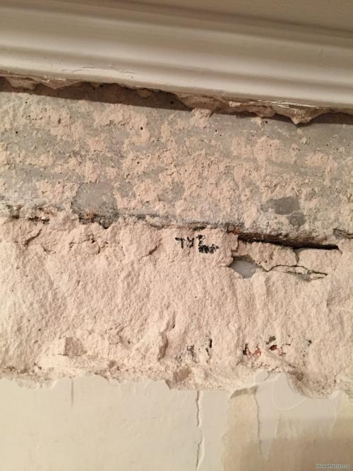 Обои отдираются со штукатуркой. Что делать, если отошла штукатурка под обоями
