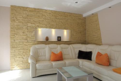 Как совместить обои и декоративный камень. Особенности использования 01