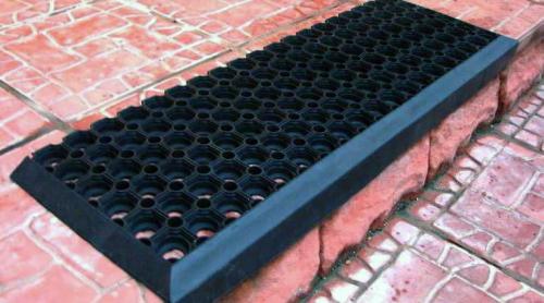 Нескользкое покрытие для пола. Несколько способов сделать пол не скользким