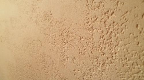 Правила выбора обоев под декоративную штукатурку. Обои под штукатурку —, что это такое, особенности 03