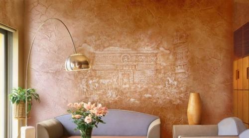 Обои под штукатурку светлые. Обои с эффектом декоративной штукатурки в интерьере