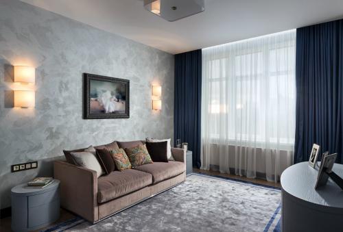 Как совместить при отделке декоративную штукатурку и обои. Разновидности с эффектом декоративной штукатурки 16